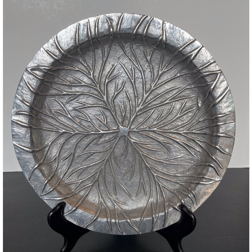 Cast Aluminum Round Plate with Cabbage Leaf Detail